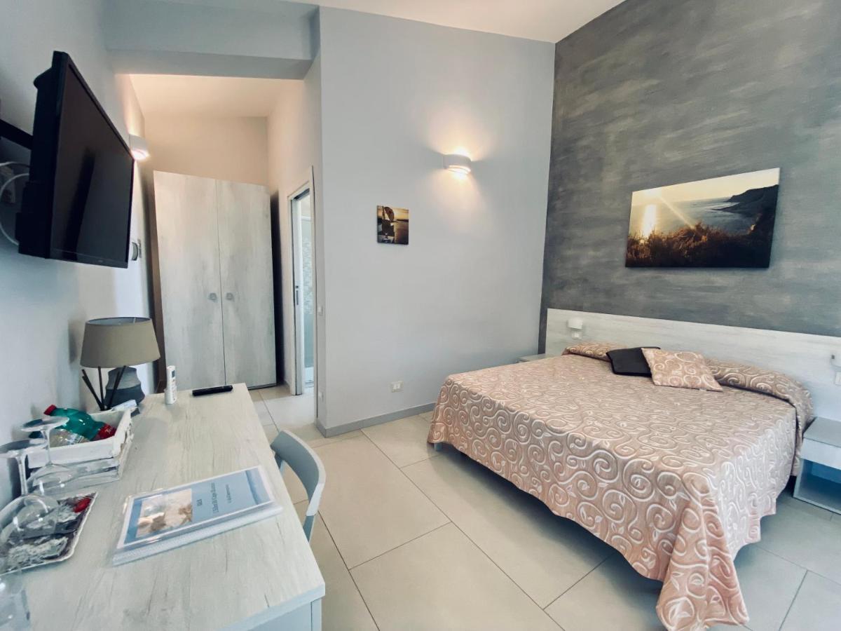 B&B L'Eden Di Capo Bianco มอนตาลเลโกร ภายนอก รูปภาพ